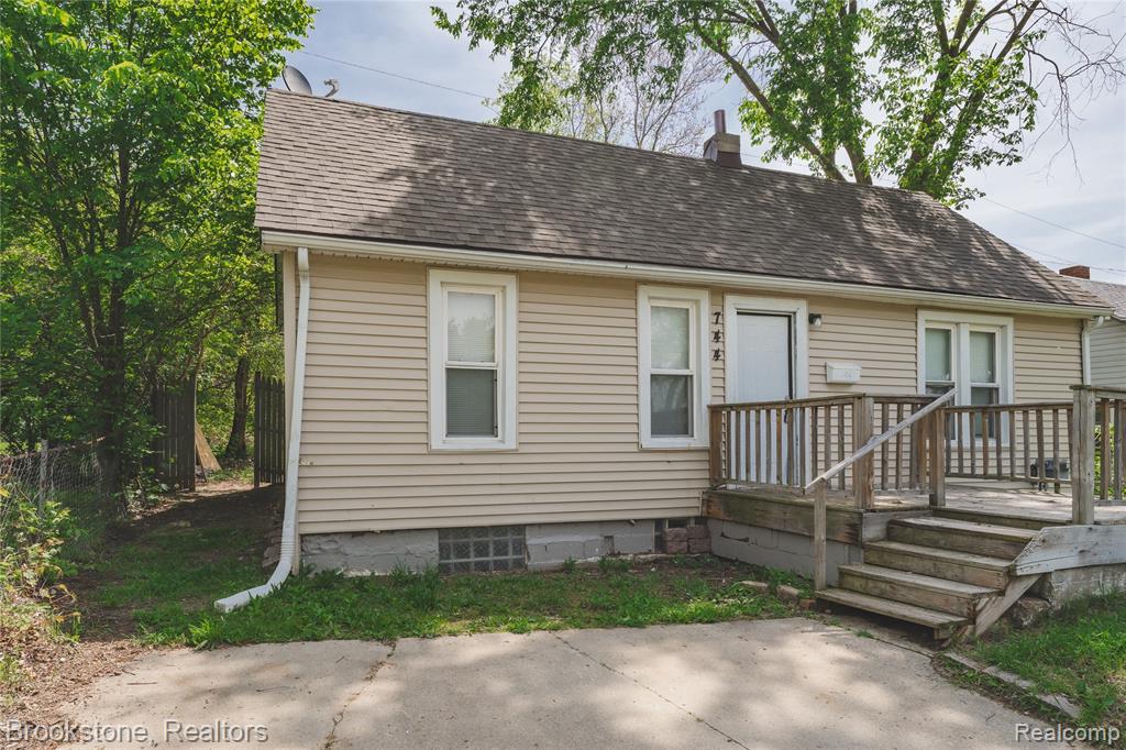 744 Saint Clair Street Property Photo 1