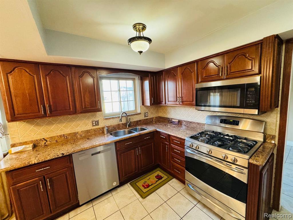 4411 Bloomfield Drive Property Photo 8