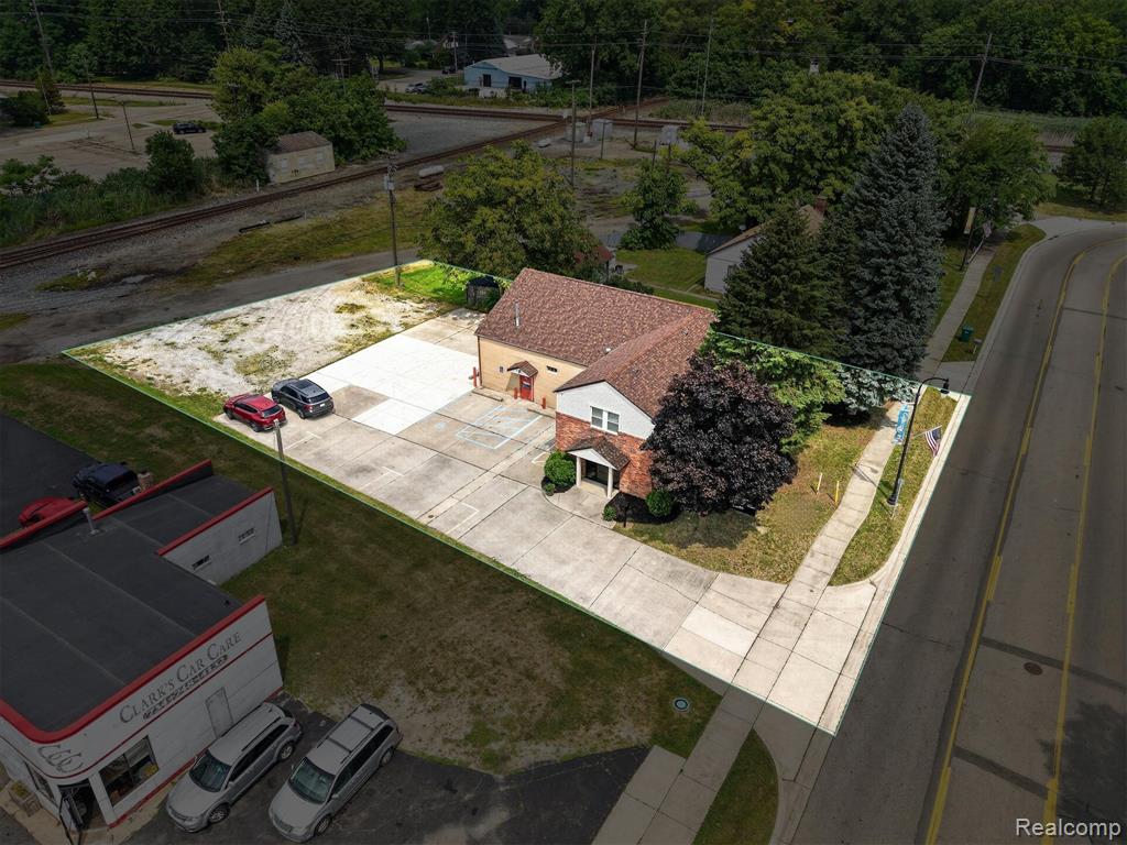 36050 Goddard Road Property Photo 4