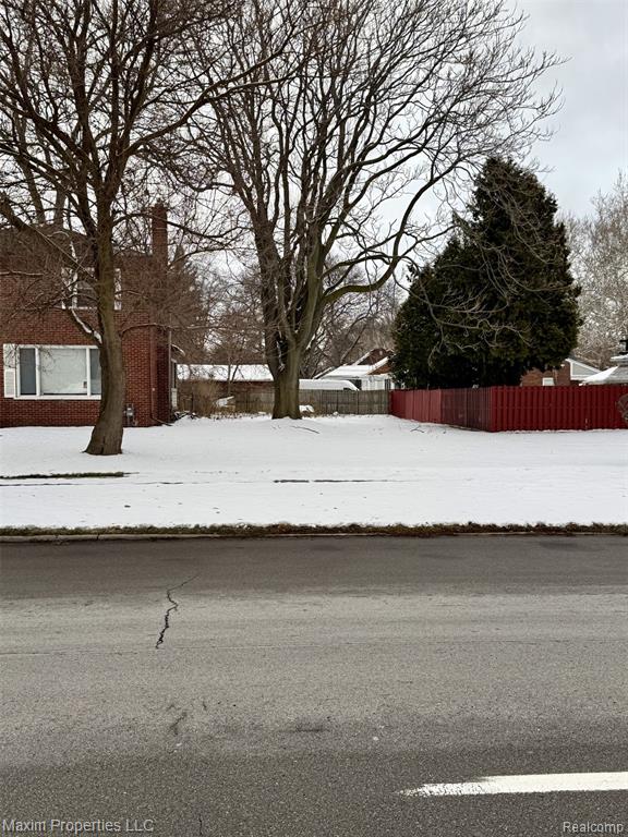 6240 W Outer Drive Property Photo 5