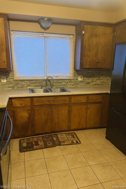 6240 W Outer Drive Property Photo 7