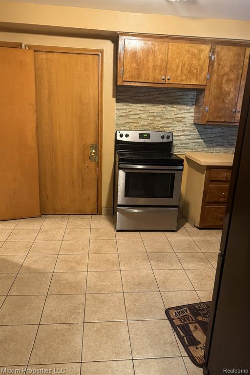 6240 W Outer Drive Property Photo 8