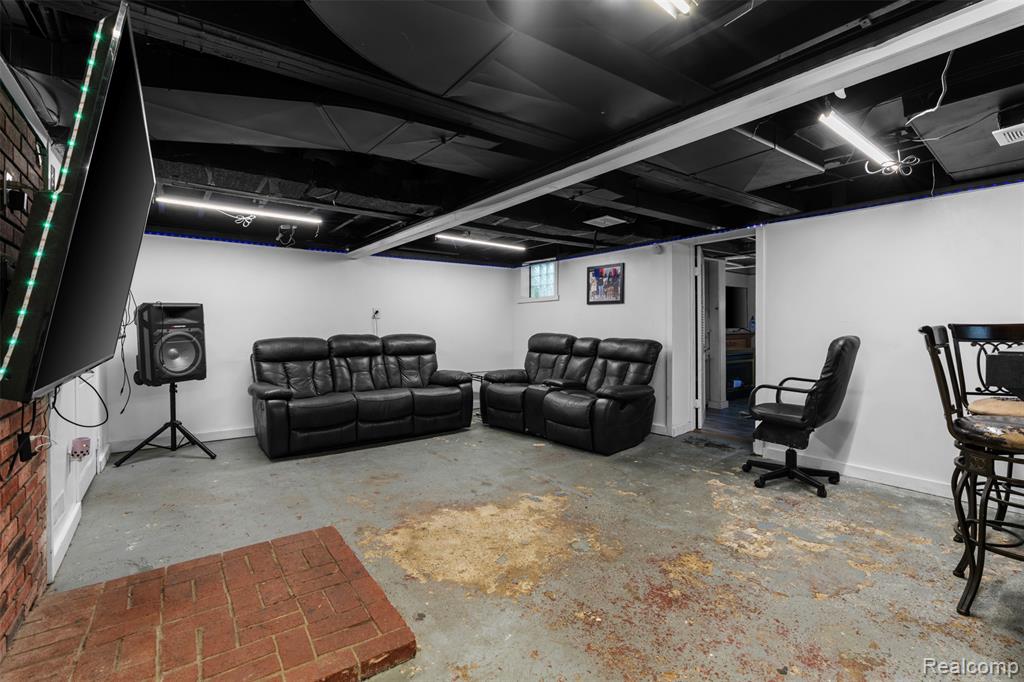 22355 Curie Avenue Property Photo 13