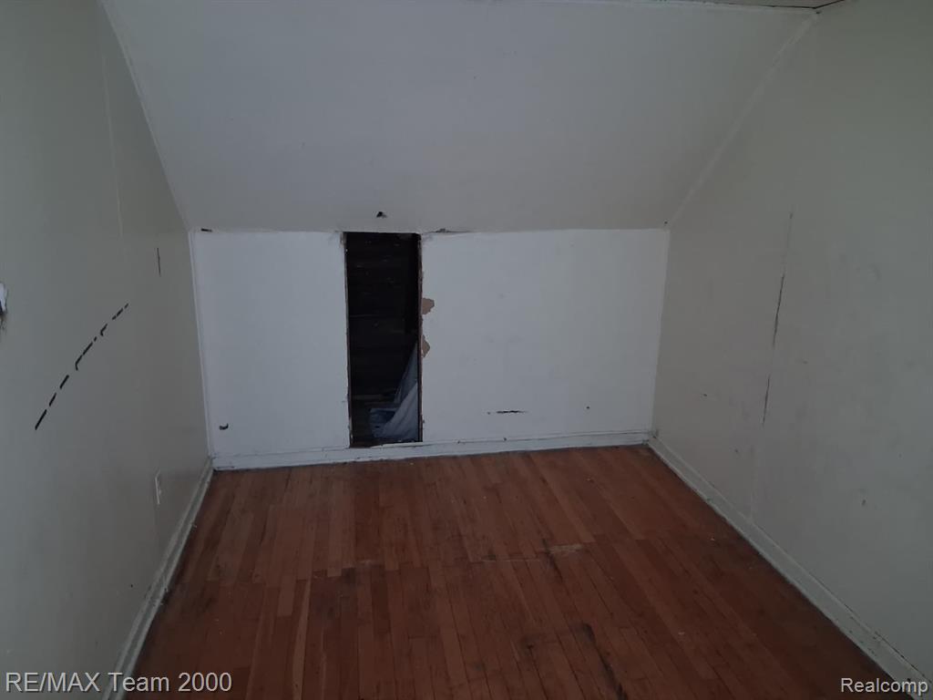 20200 Greeley Street Property Photo 6