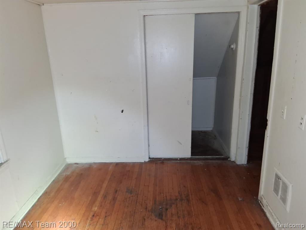 20200 Greeley Street Property Photo 9