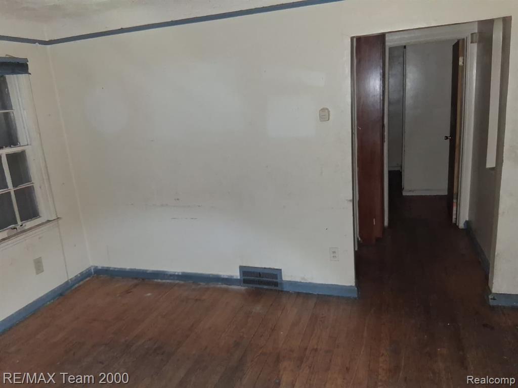 20200 Greeley Street Property Photo 12