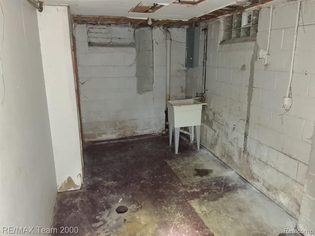 20200 Greeley Street Property Photo 14