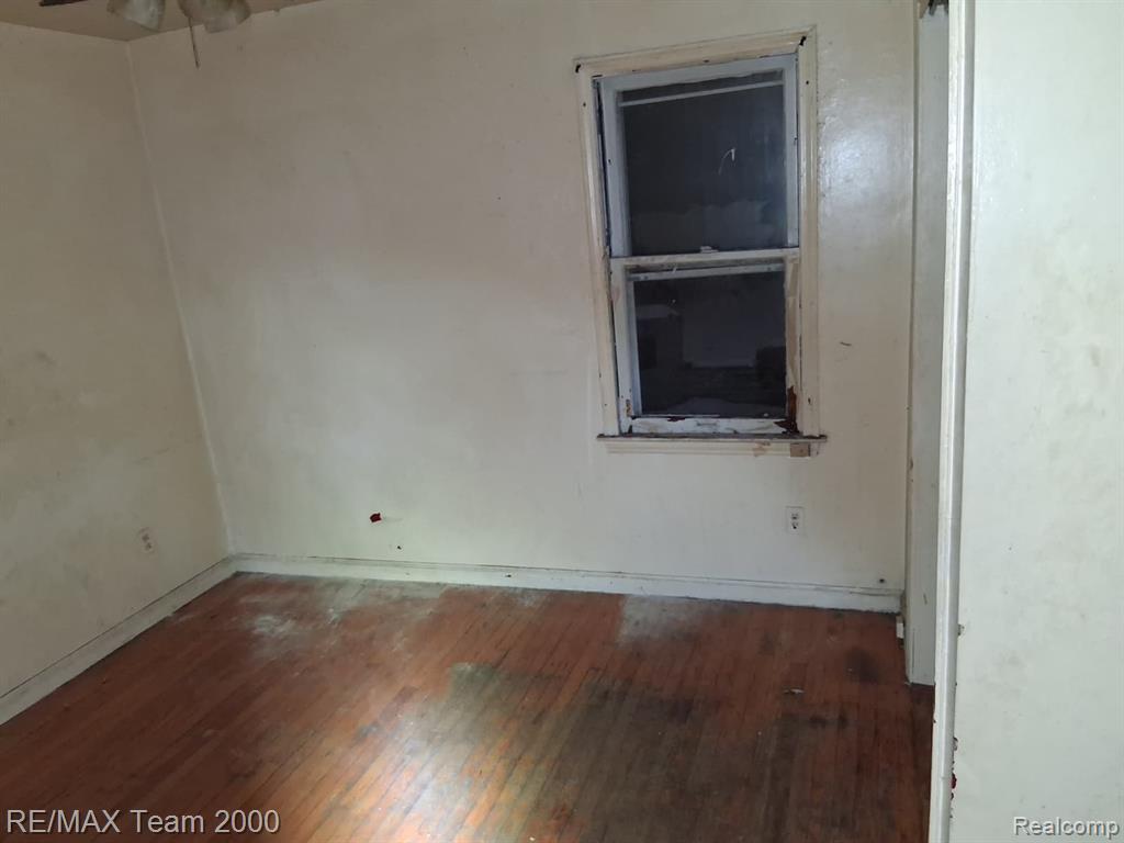 20200 Greeley Street Property Photo 15