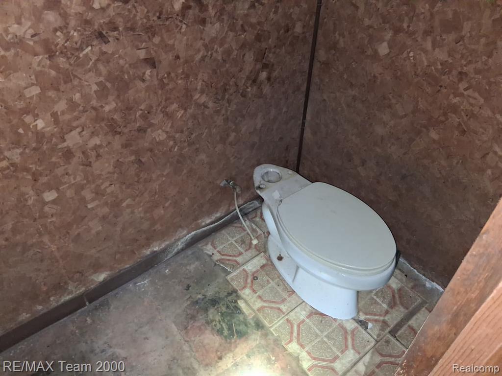 20200 Greeley Street Property Photo 18