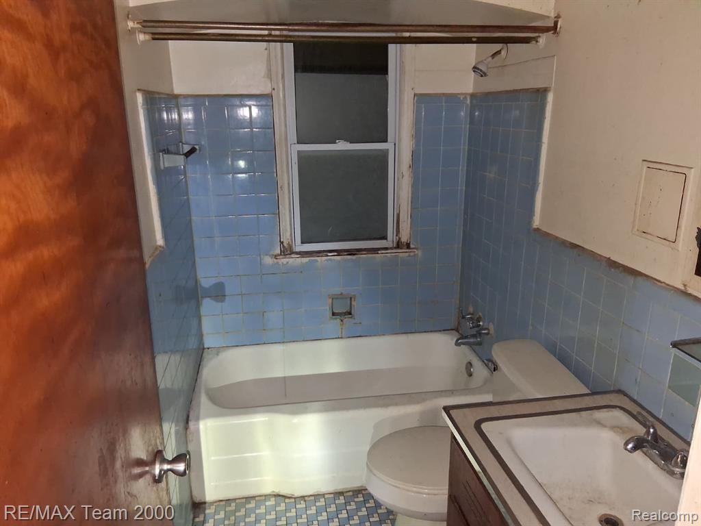 20200 Greeley Street Property Photo 21