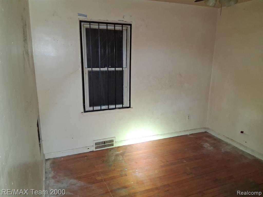 20200 Greeley Street Property Photo 22