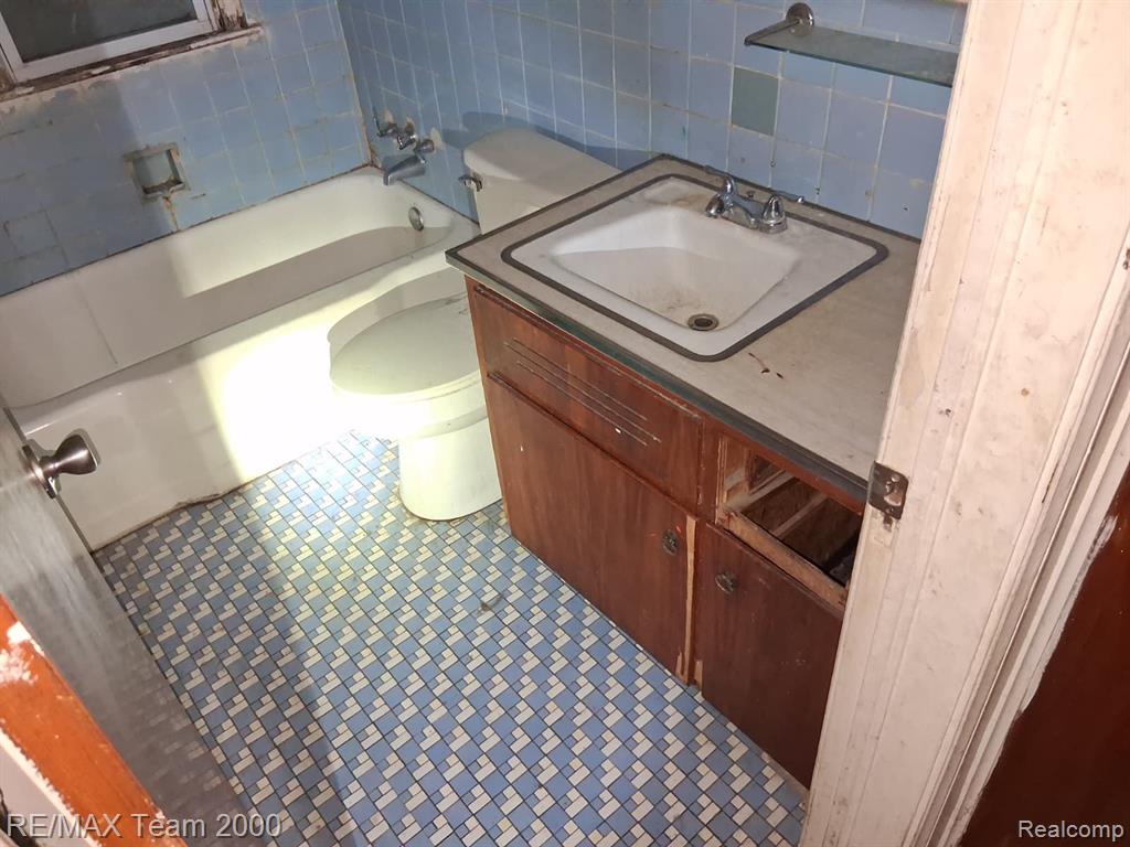 20200 Greeley Street Property Photo 23