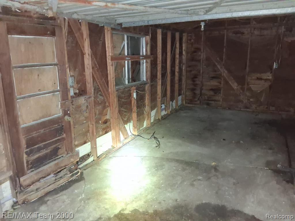 20200 Greeley Street Property Photo 25