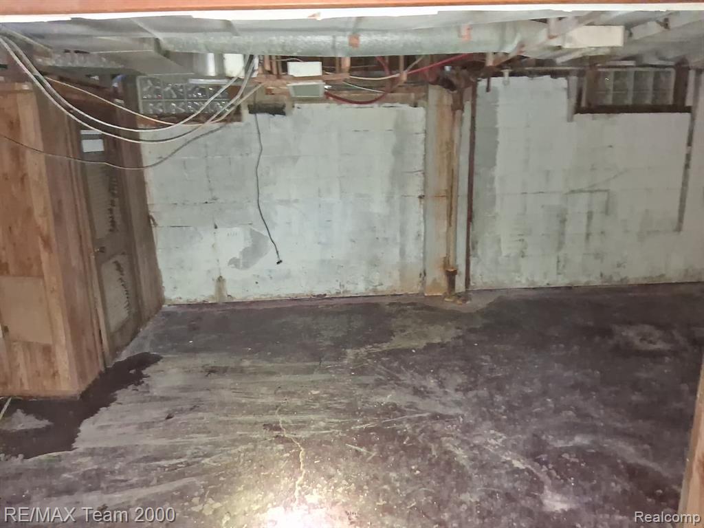 20200 Greeley Street Property Photo 28