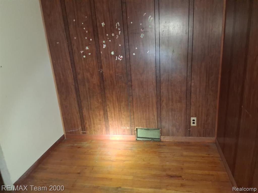 20200 Greeley Street Property Photo 30