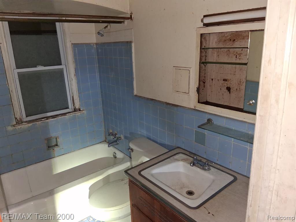 20200 Greeley Street Property Photo 31