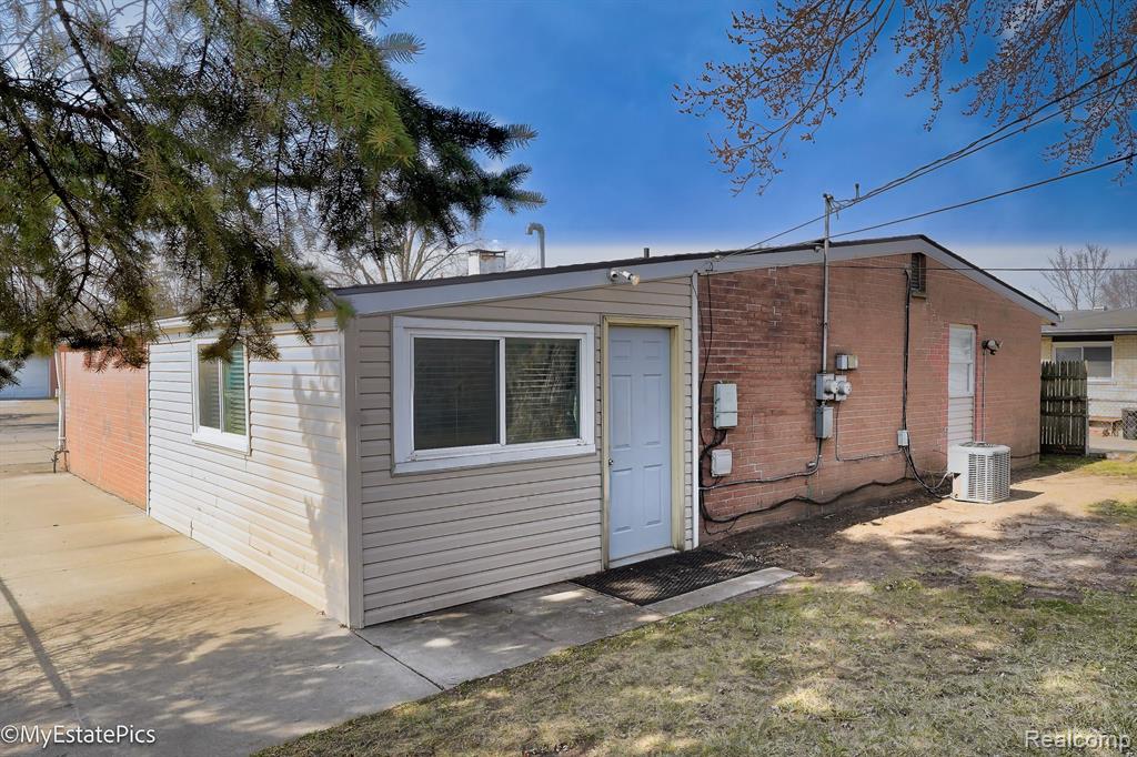 547 S Hawthorne Street Property Photo 6