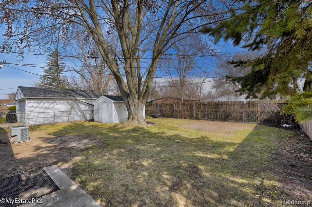 547 S Hawthorne Street Property Photo 8