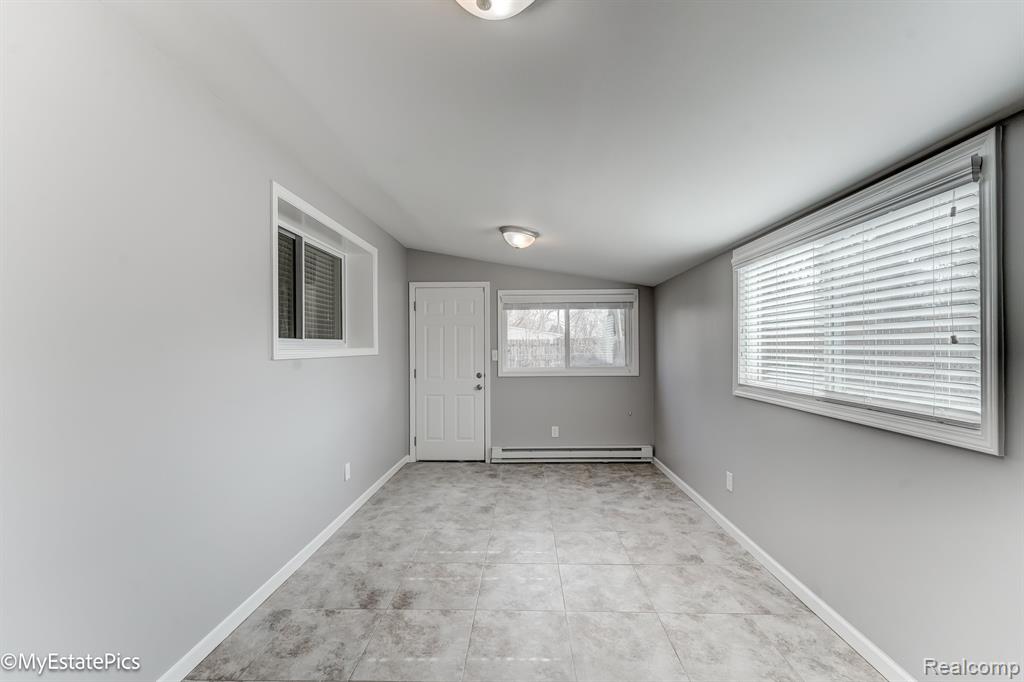 547 S Hawthorne Street Property Photo 28