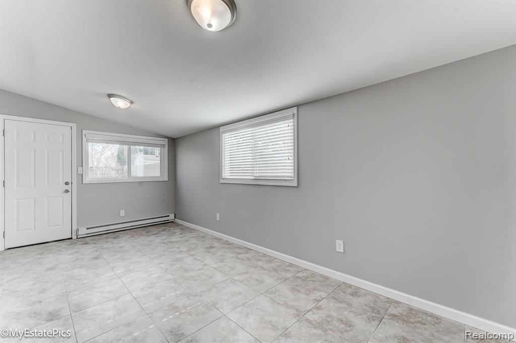 547 S Hawthorne Street Property Photo 29