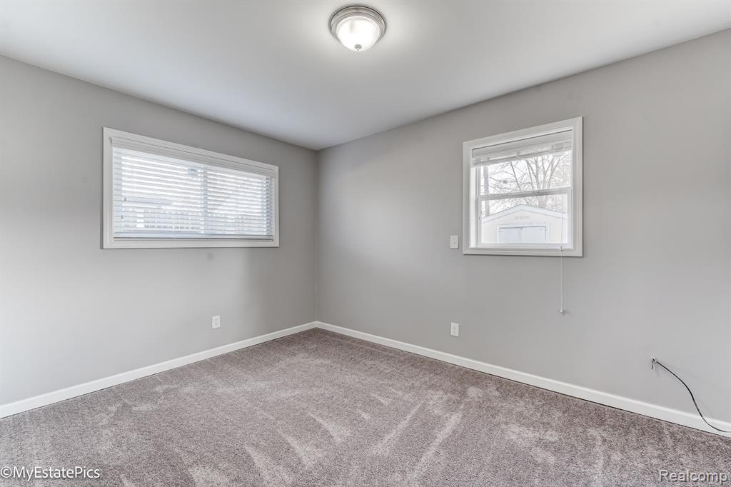547 S Hawthorne Street Property Photo 32