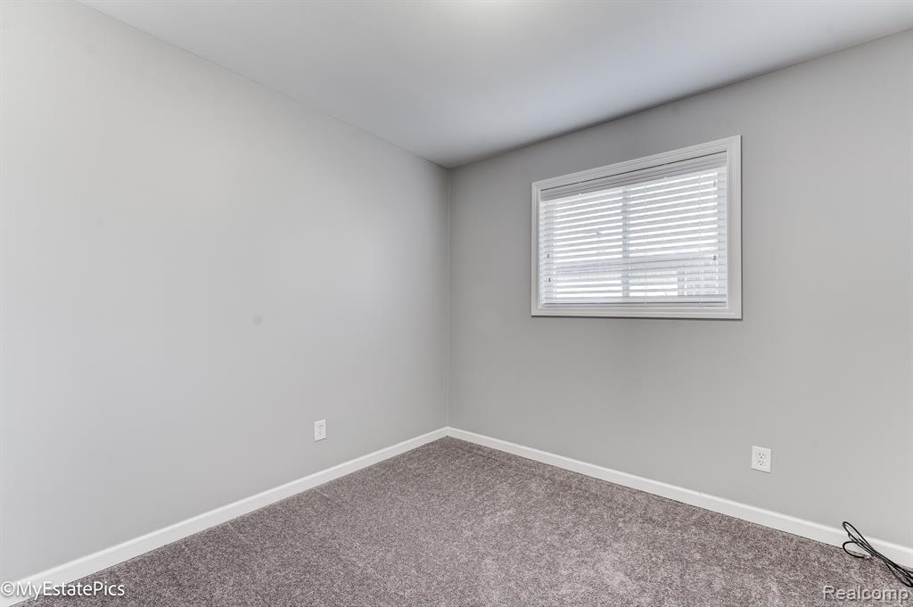 547 S Hawthorne Street Property Photo 34