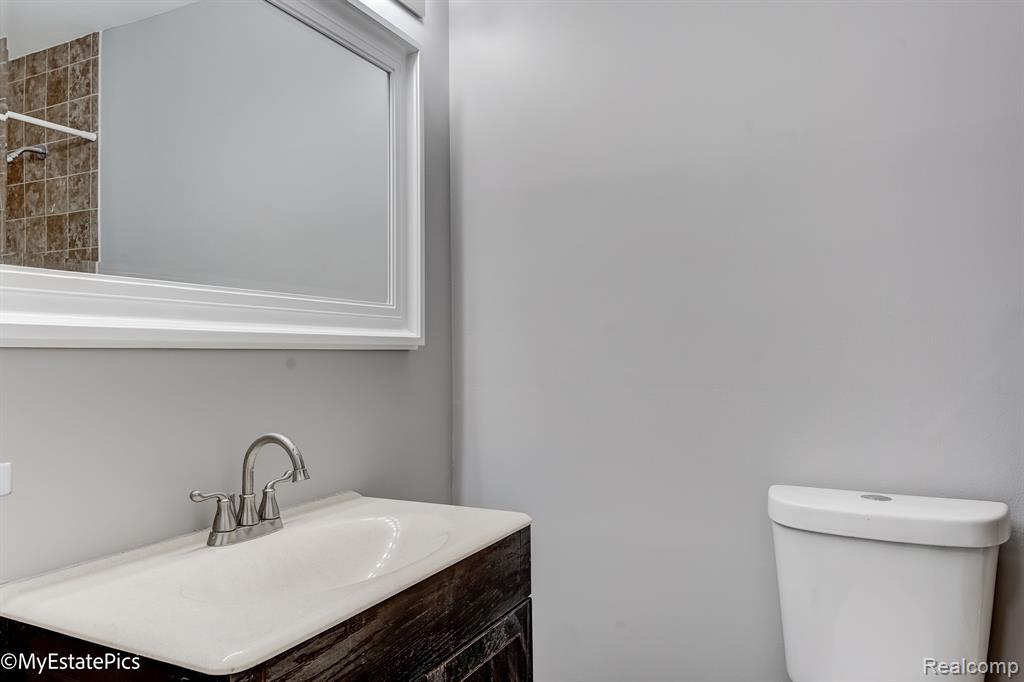 547 S Hawthorne Street Property Photo 35