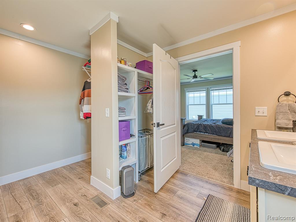 501 Washington Property Photo 16