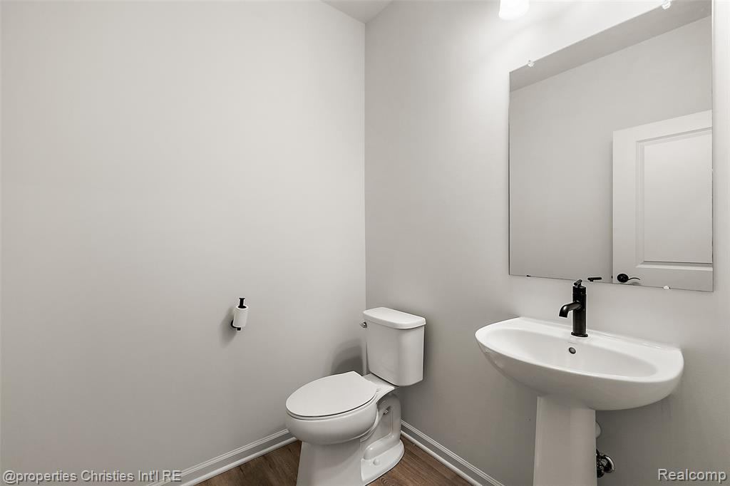 2436 Parkshore Drive Property Photo 7