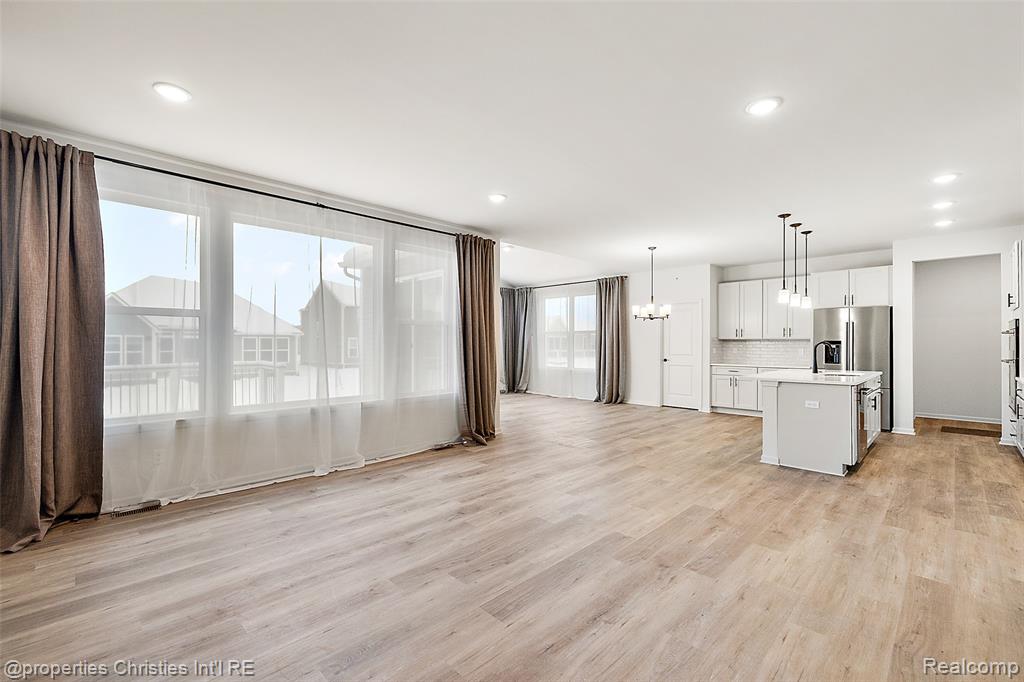 2436 Parkshore Drive Property Photo 12