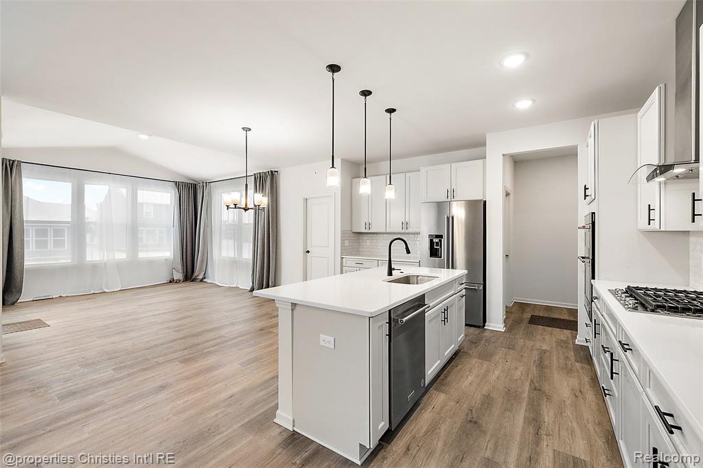 2436 Parkshore Drive Property Photo 13