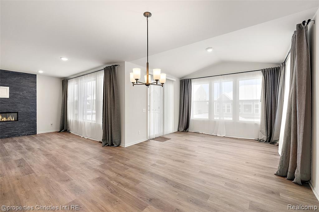 2436 Parkshore Drive Property Photo 18