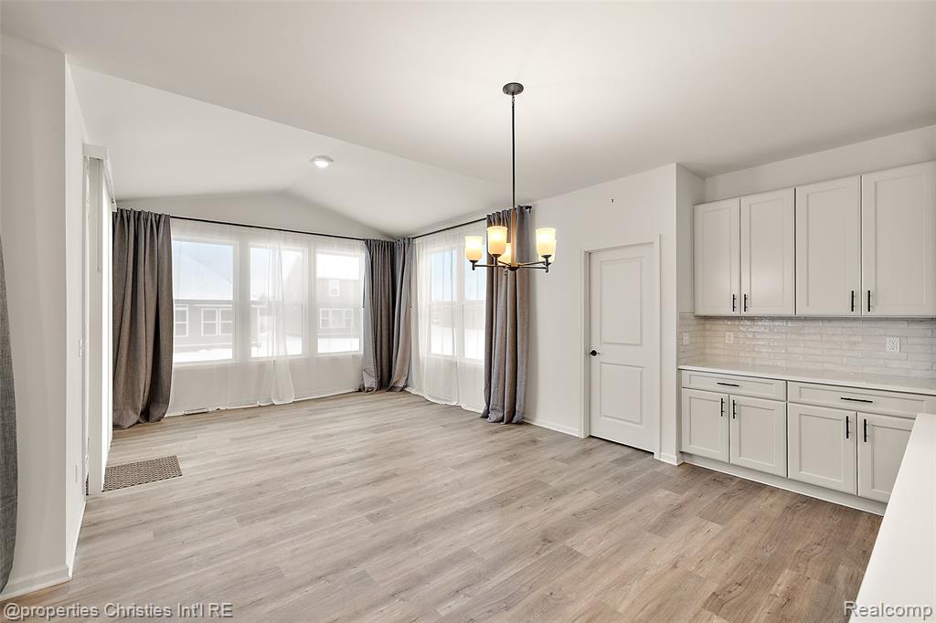 2436 Parkshore Drive Property Photo 20