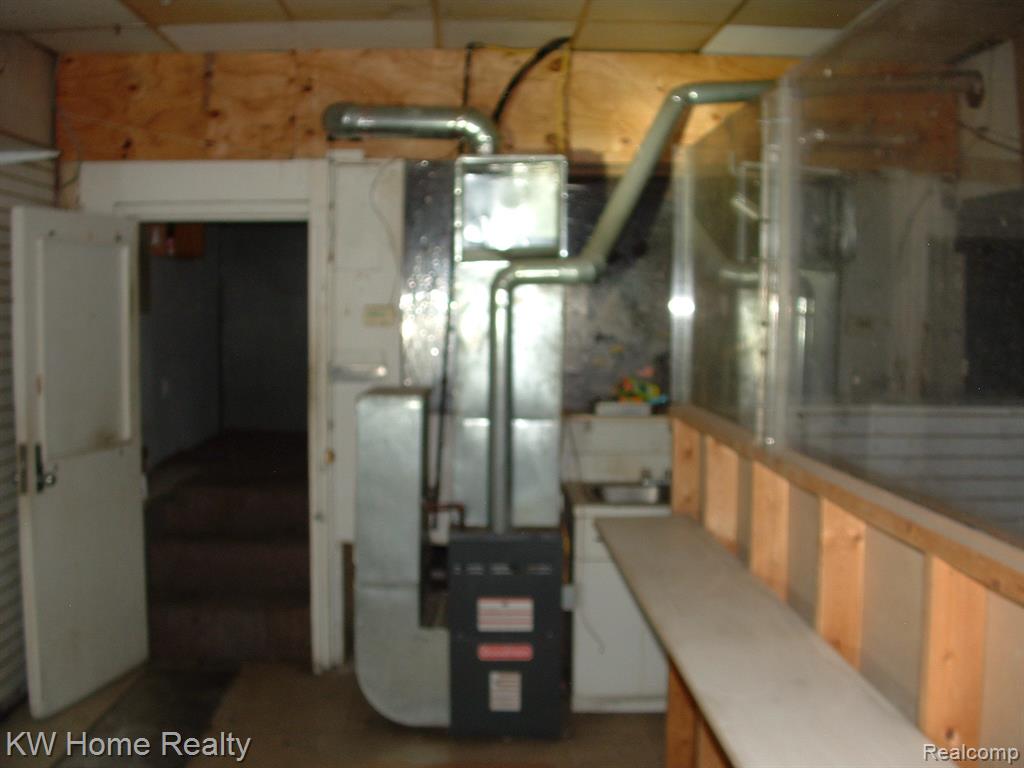 20650 Fenkell Avenue Property Photo 7