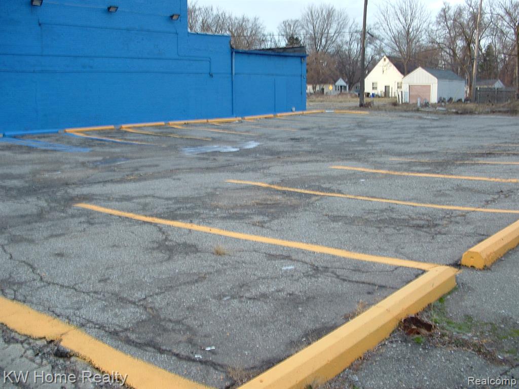 20650 Fenkell Avenue Property Photo 15