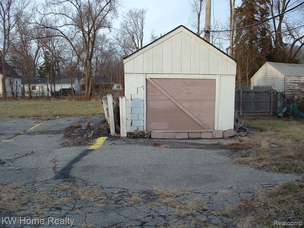 20650 Fenkell Avenue Property Photo 16
