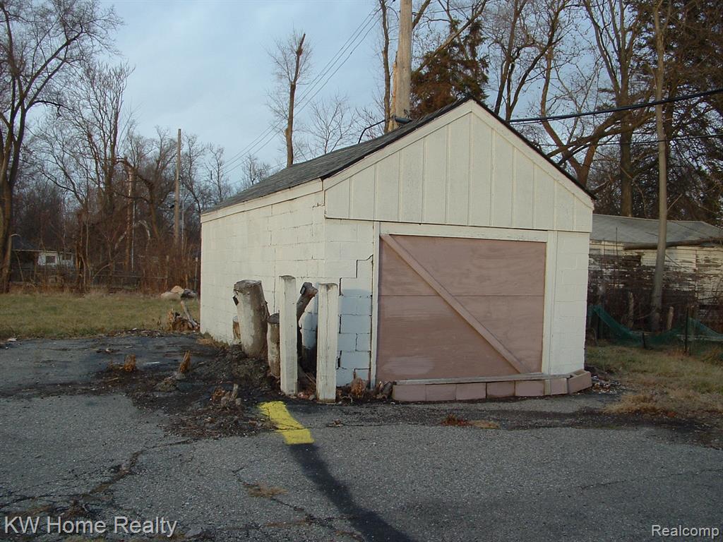20650 Fenkell Avenue Property Photo 17