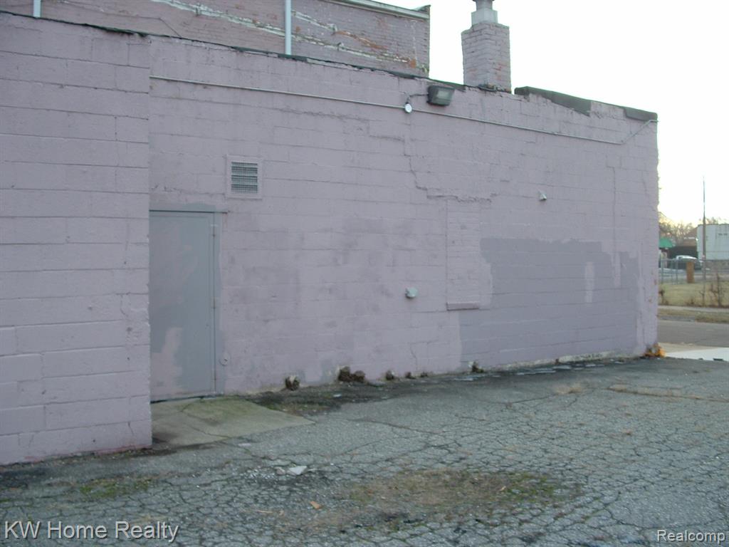 20650 Fenkell Avenue Property Photo 24