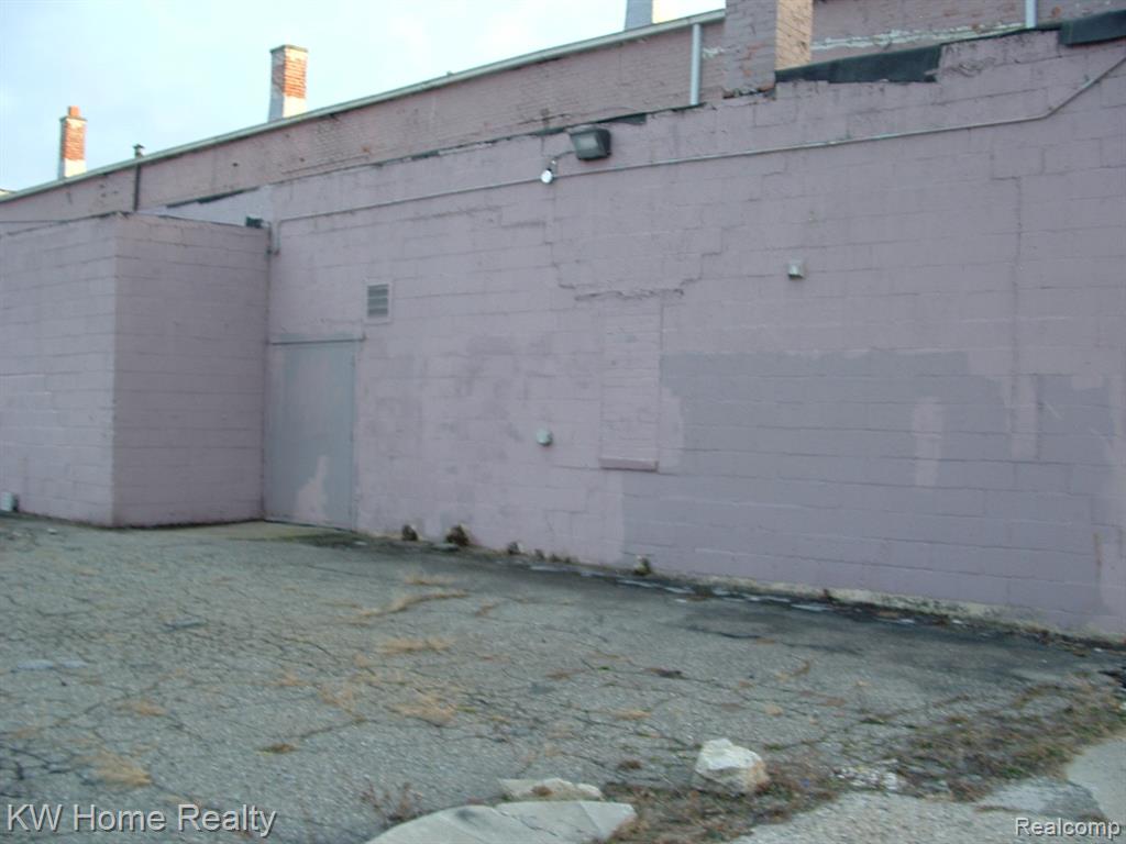 20650 Fenkell Avenue Property Photo 25