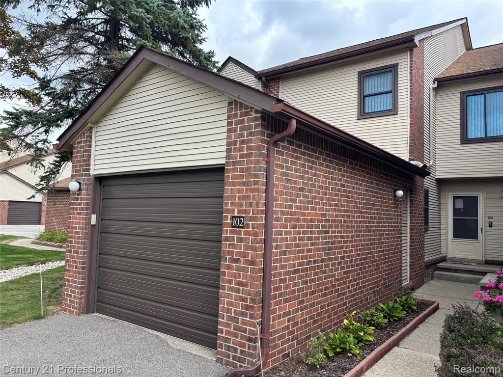 6680 Ridgefield Circle Property Photo 1