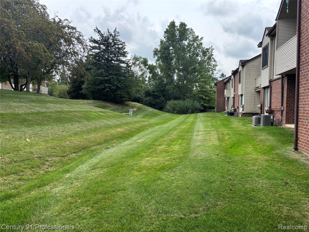 6680 Ridgefield Circle Property Photo 4