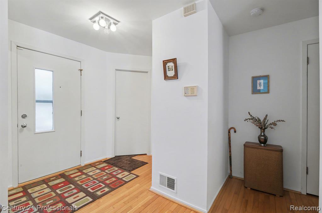 6680 Ridgefield Circle Property Photo 8