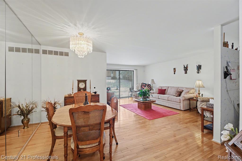 6680 Ridgefield Circle Property Photo 12