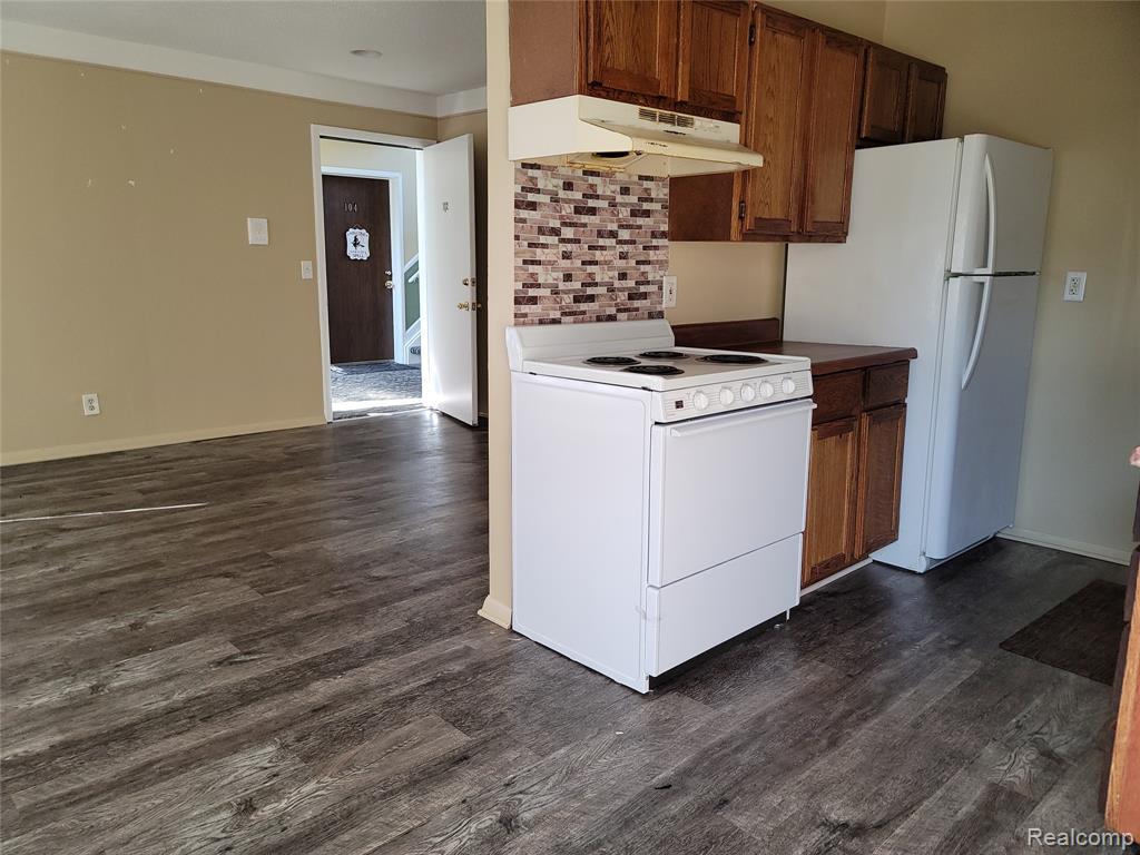 16470 E 9 Mile Property Photo 2