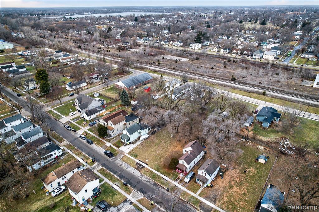 404 Almyra Avenue Property Photo 14