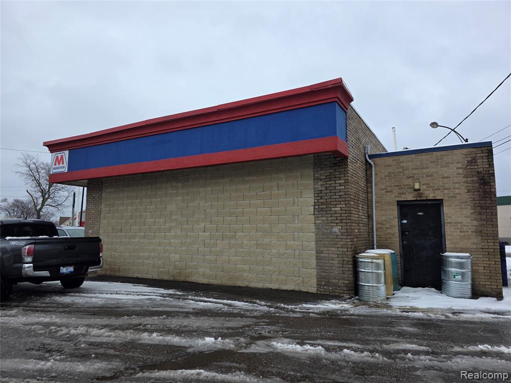 2476 Dix Highway Property Photo 3