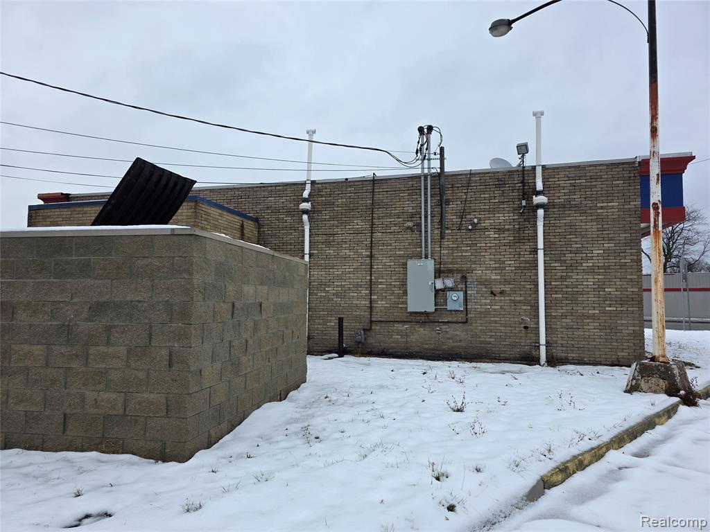 2476 Dix Highway Property Photo 4