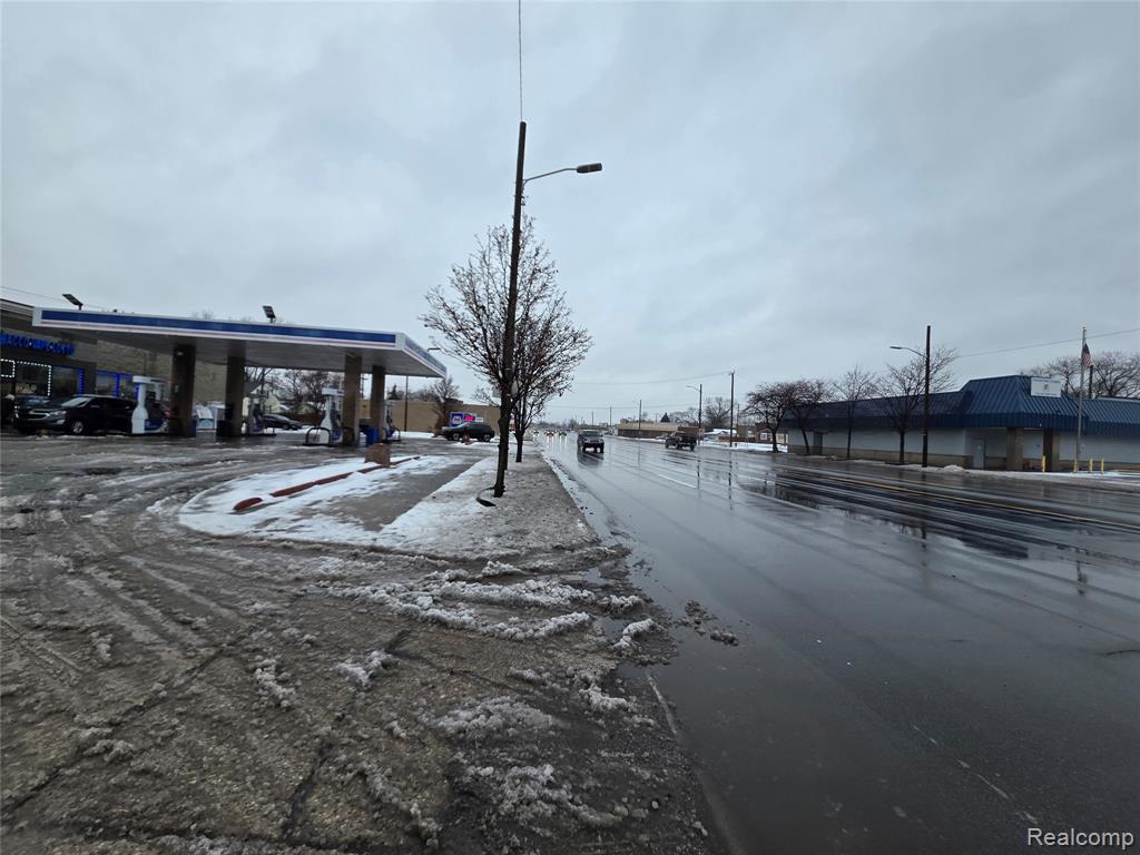 2476 Dix Highway Property Photo 8