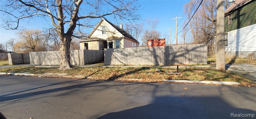 987 E PHILADELPHIA Street Property Photo 1