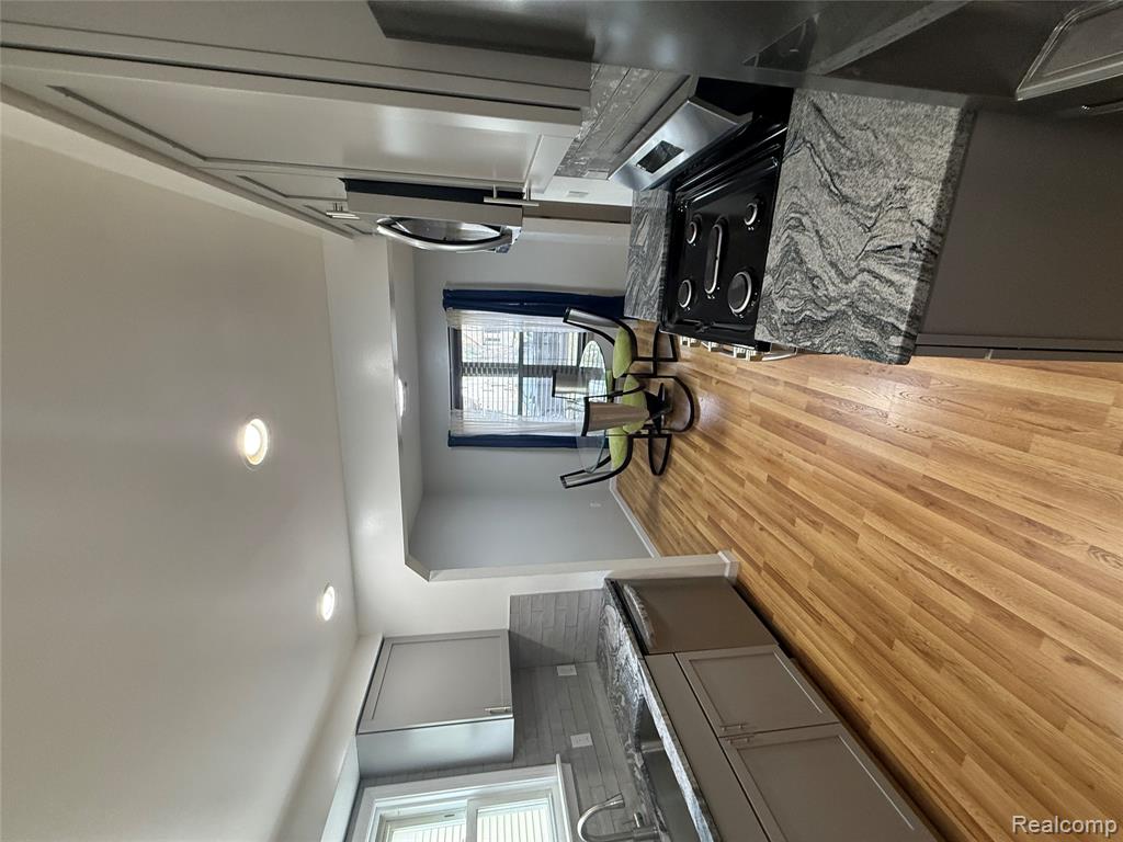 6737 Warwick Street Property Photo 5